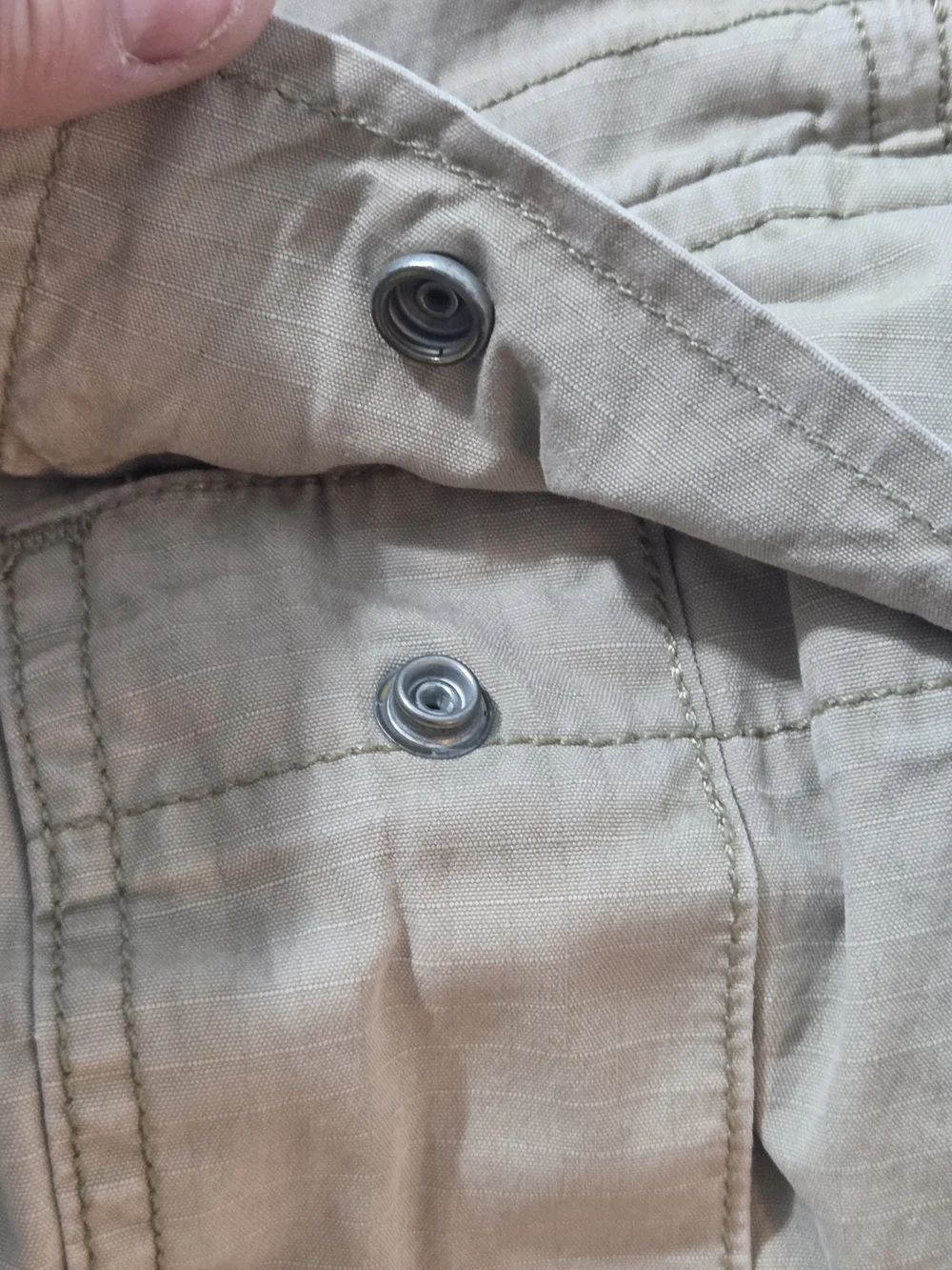 Levi's Men's Classic Cargo Shorts in Khaki, Size 34